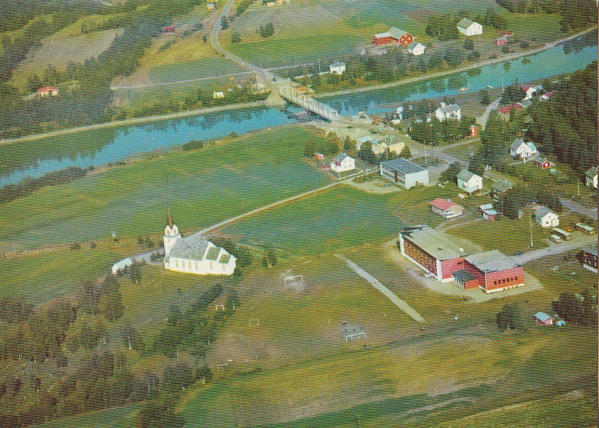 ( 88 )  MODEJORD  SETT  FRA  FLY