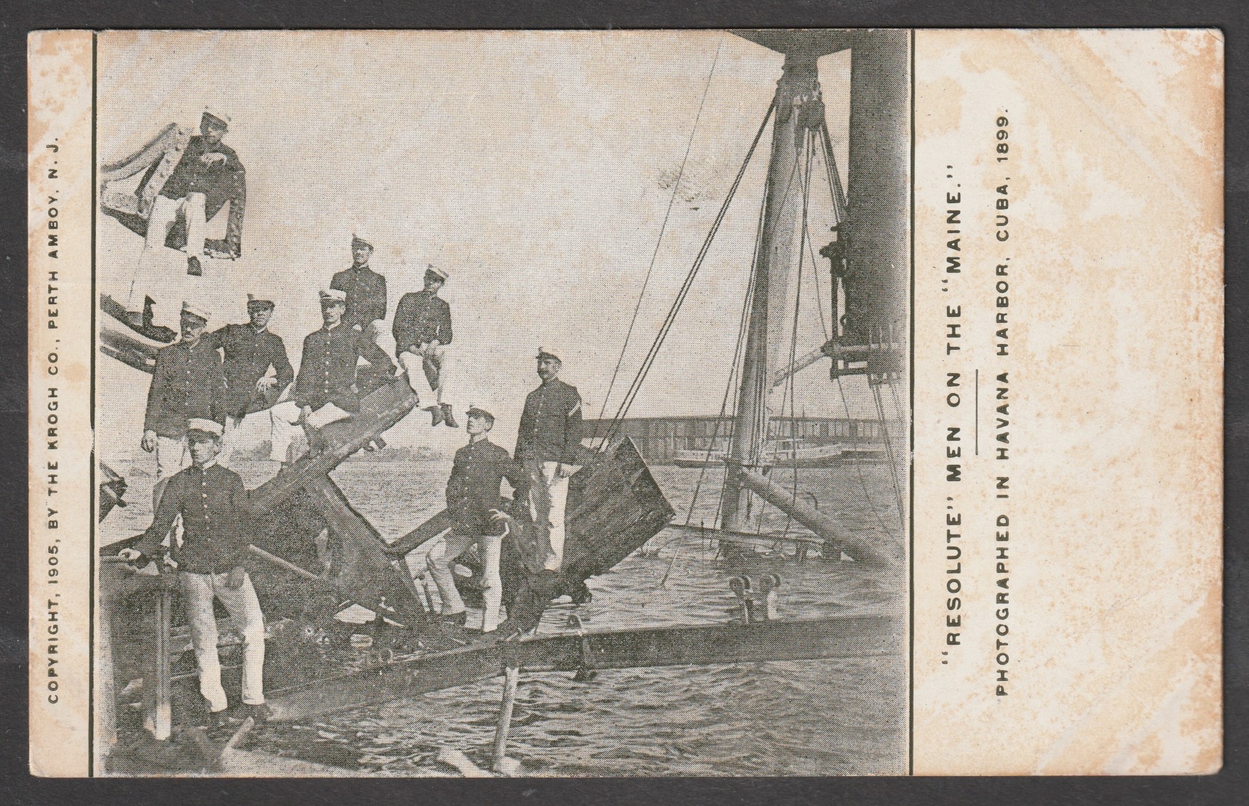 Mannskap fra USS Resolute på vraket av SS Maine i Cuba 1899