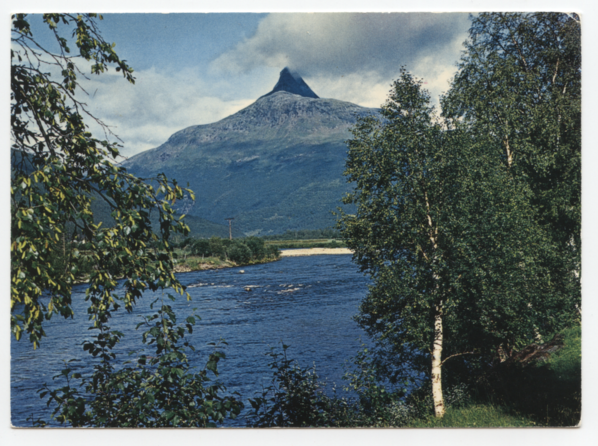 F-5139-1  Parti fra Junkerdalen med Solvågtind.