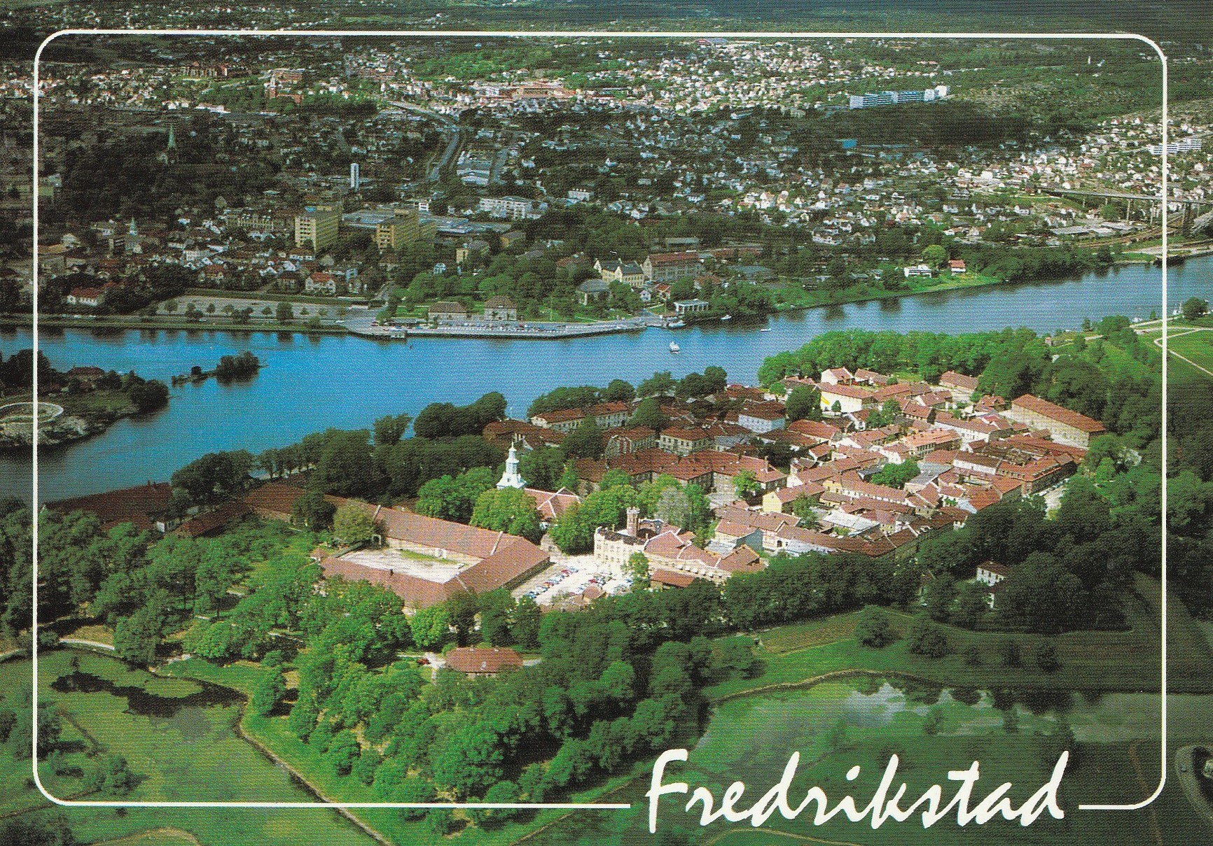 Fredrikstad . Gamlebyen i forgrunnen. Aune F-12782-8 Pstg