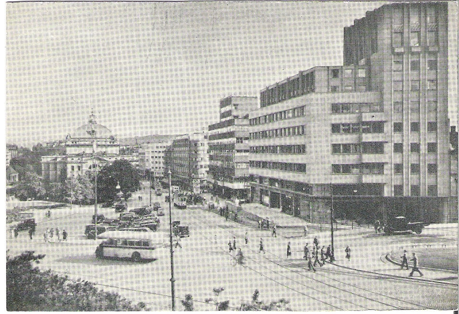 Oslo, Stortingsgaten. Mittet