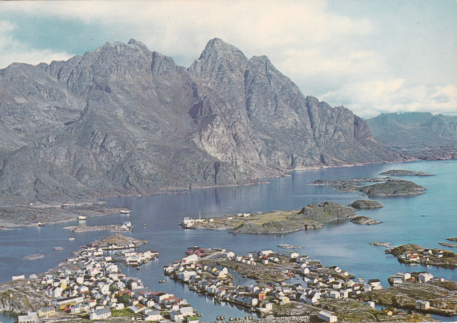 Henningsvær ( Widerøes Flyveselskap M 147165)