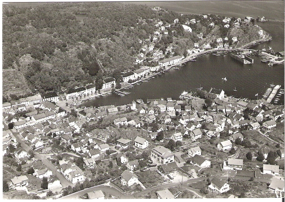 Risør. Widerøe's Flyveselskap