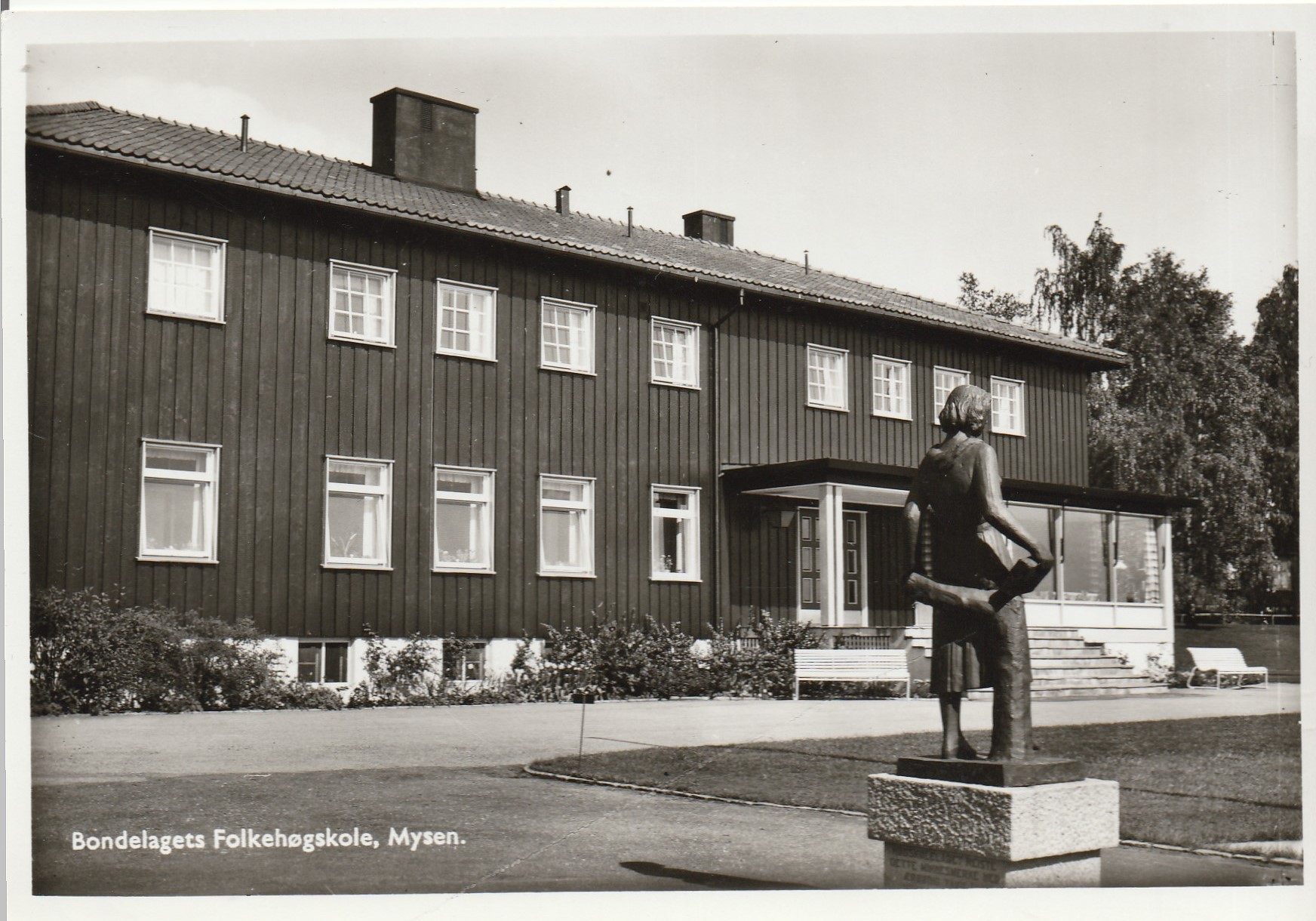 Eldre kort fra Bondelagets Folkehøgskole, Mysen . Mittet Unum
