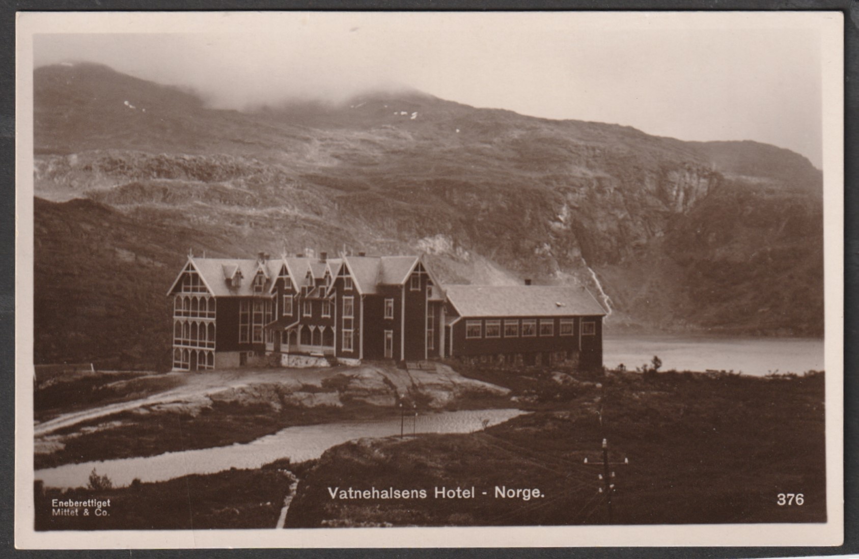 Vatnehalsens Hotel. Mittet 376