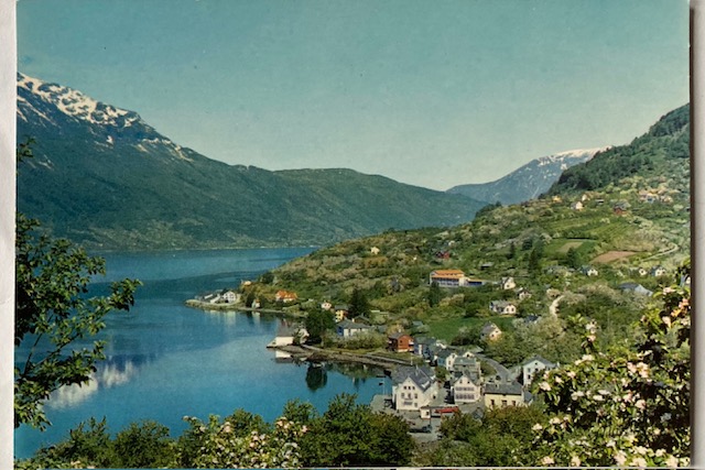 LOFTHUS i Hardanger fjord Buss ved kaia