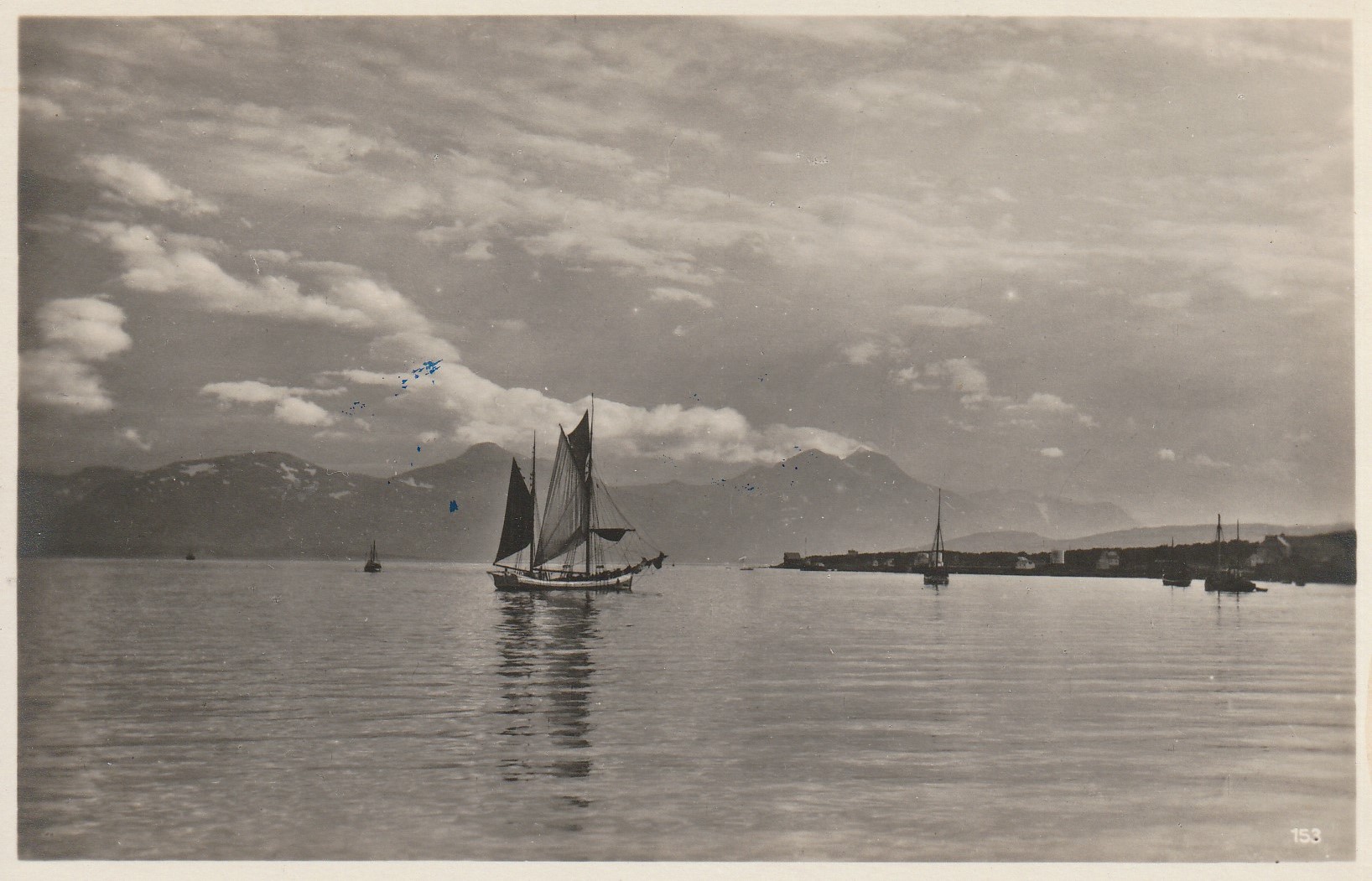 Eldre kort fra Tromsø . C M & S 153 Små