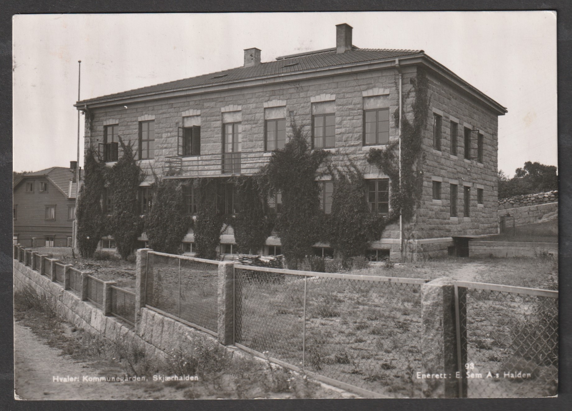 Hvaler Kommunegården. Skjærhalden. E. Sem 93