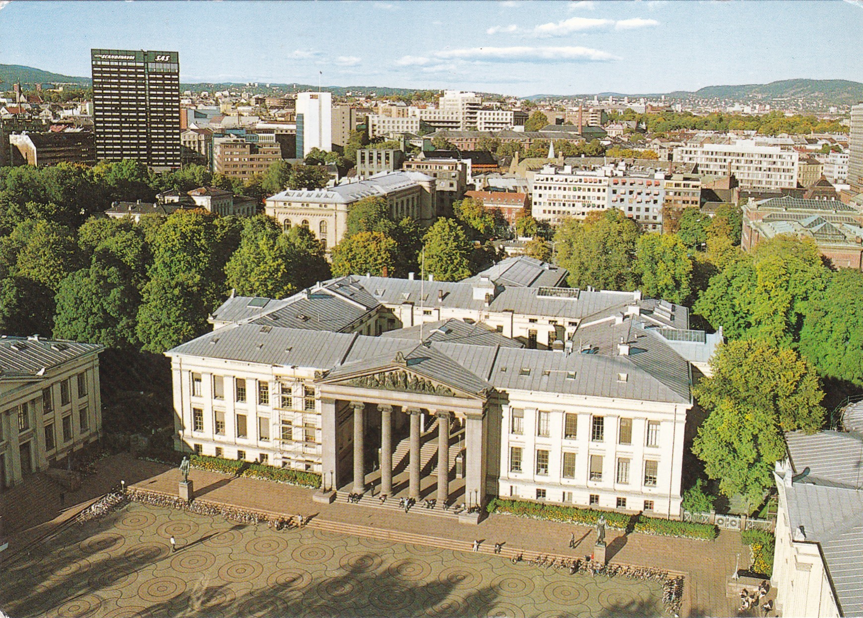 Oslo. Parti fra byen med Universitetet ( Aune F-9658-0)