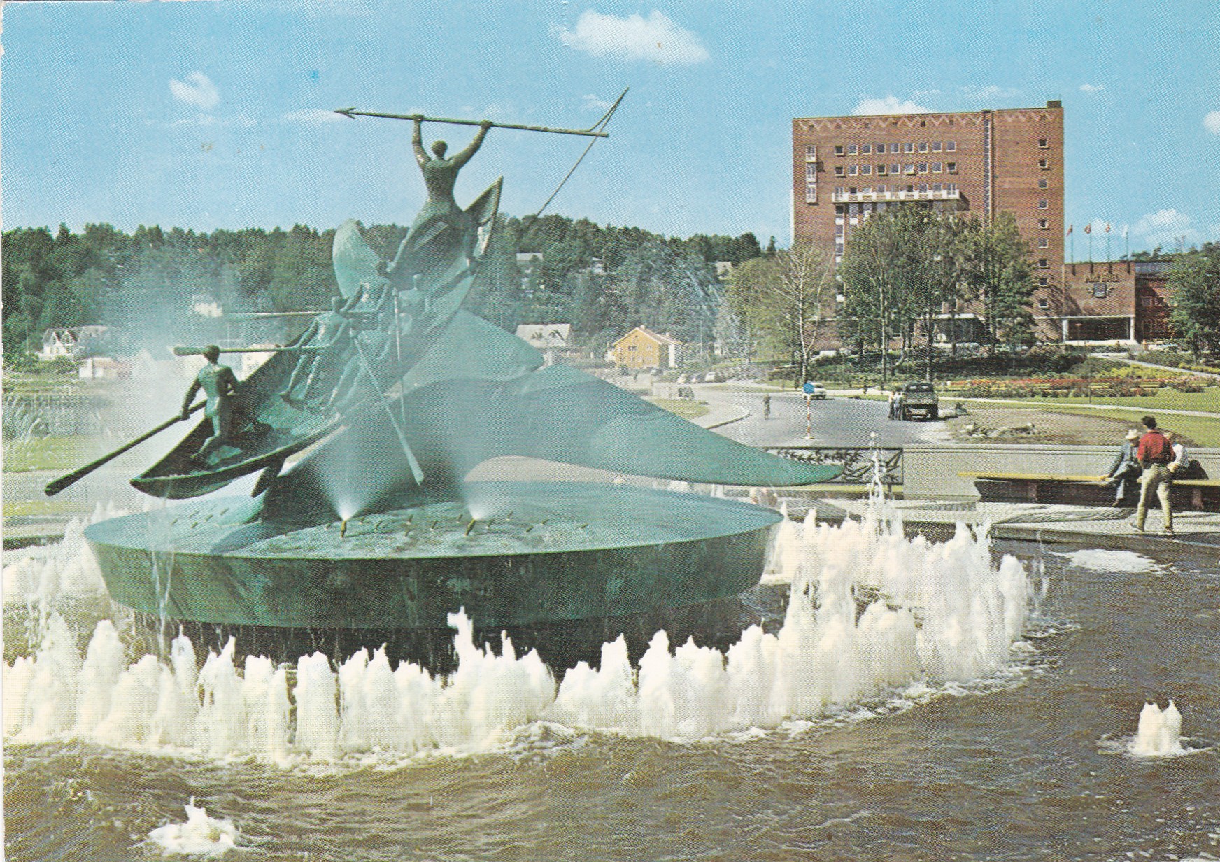 Sandefjord. Hvalfangsmonumentet med Park Hotel ( Mittet 1135/17)