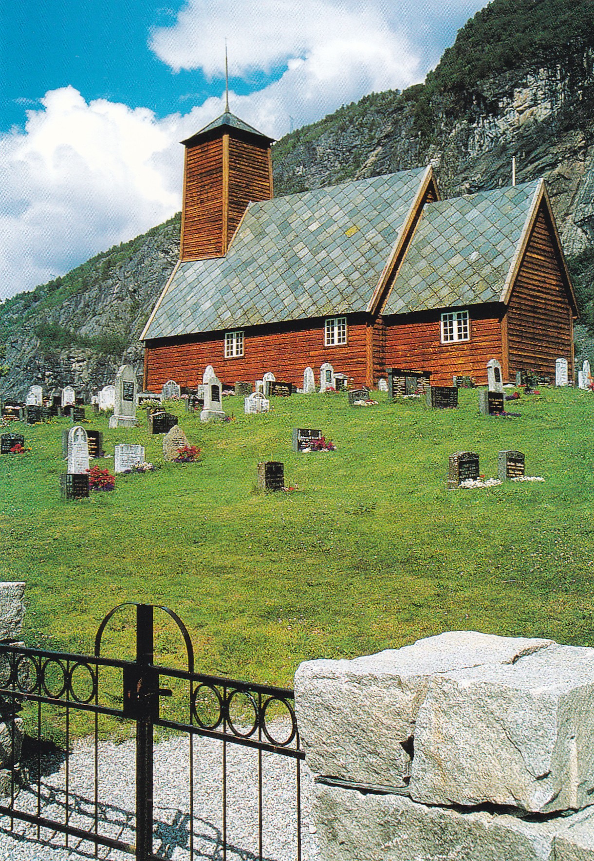Gaupne gamle kyrkje ( Normann 01-N-2-116)