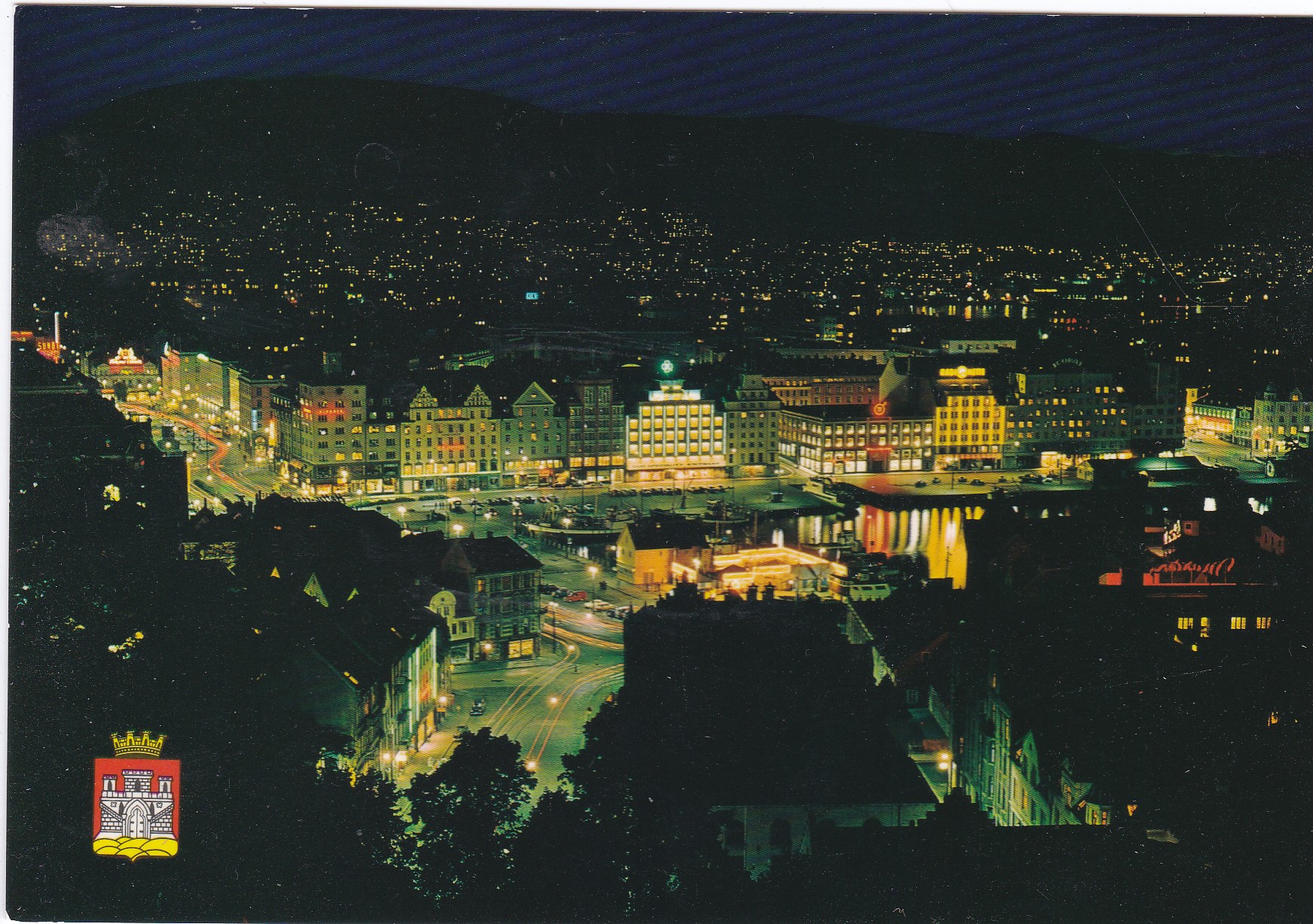 Bergen. Byen sett fra Skansen ved natt. Aune F-3295-7