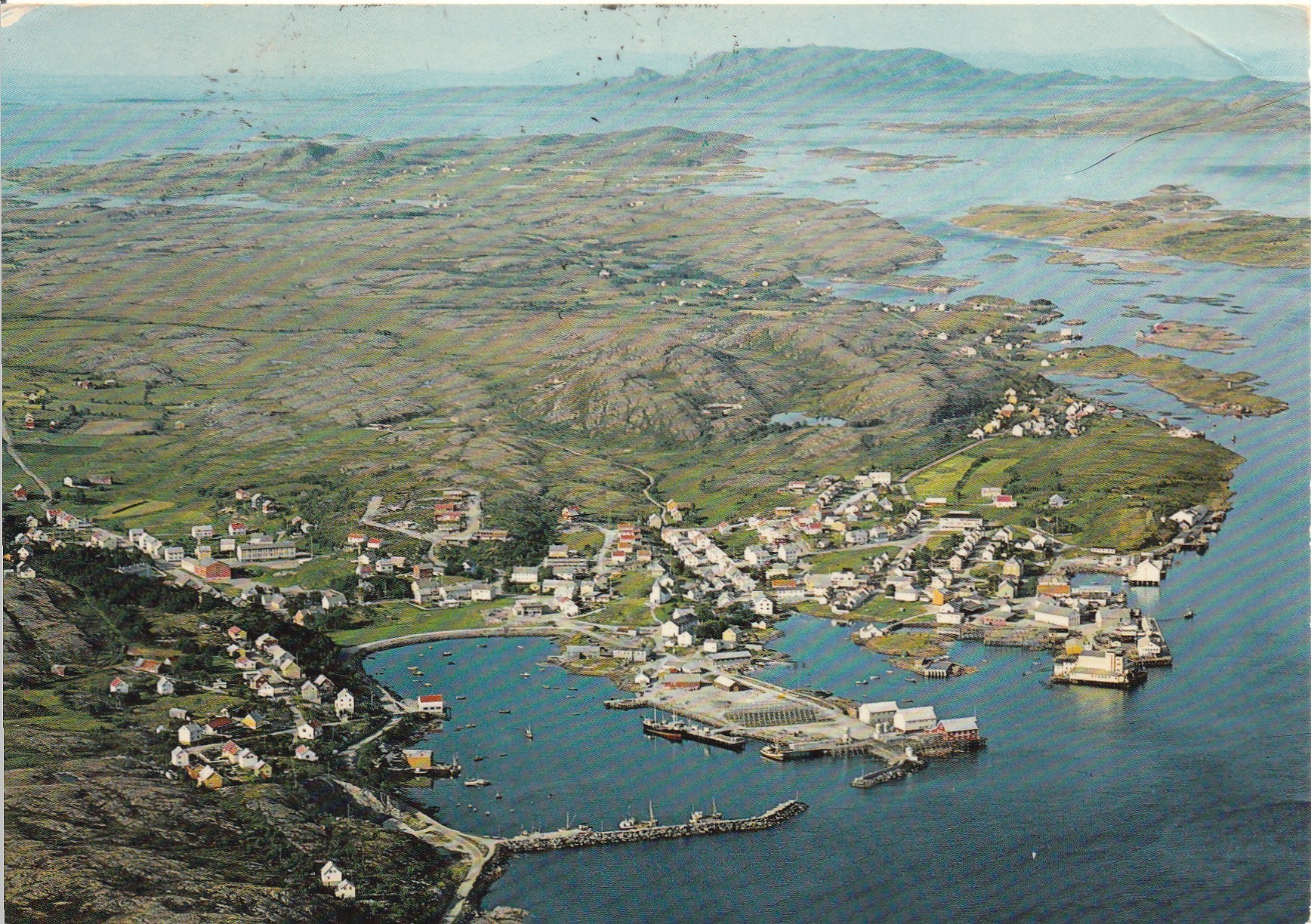 Eldre kort : Rørvik i Vikna sett fra fly. Aune F-3896-8 Pstg