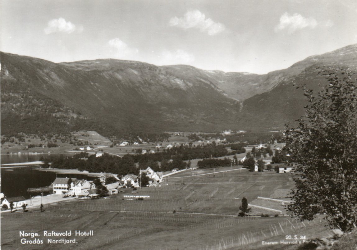 Grodås. Raftevold Hotell.