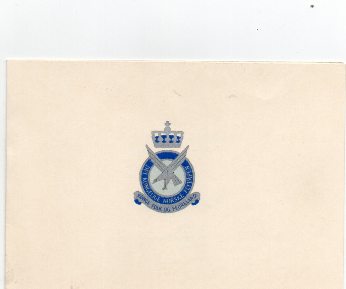 Det Kongelige Norske Flyvåpen. Dobbelt-kort med julehilsen 1955. Ca. 11 cm x 14 cm.