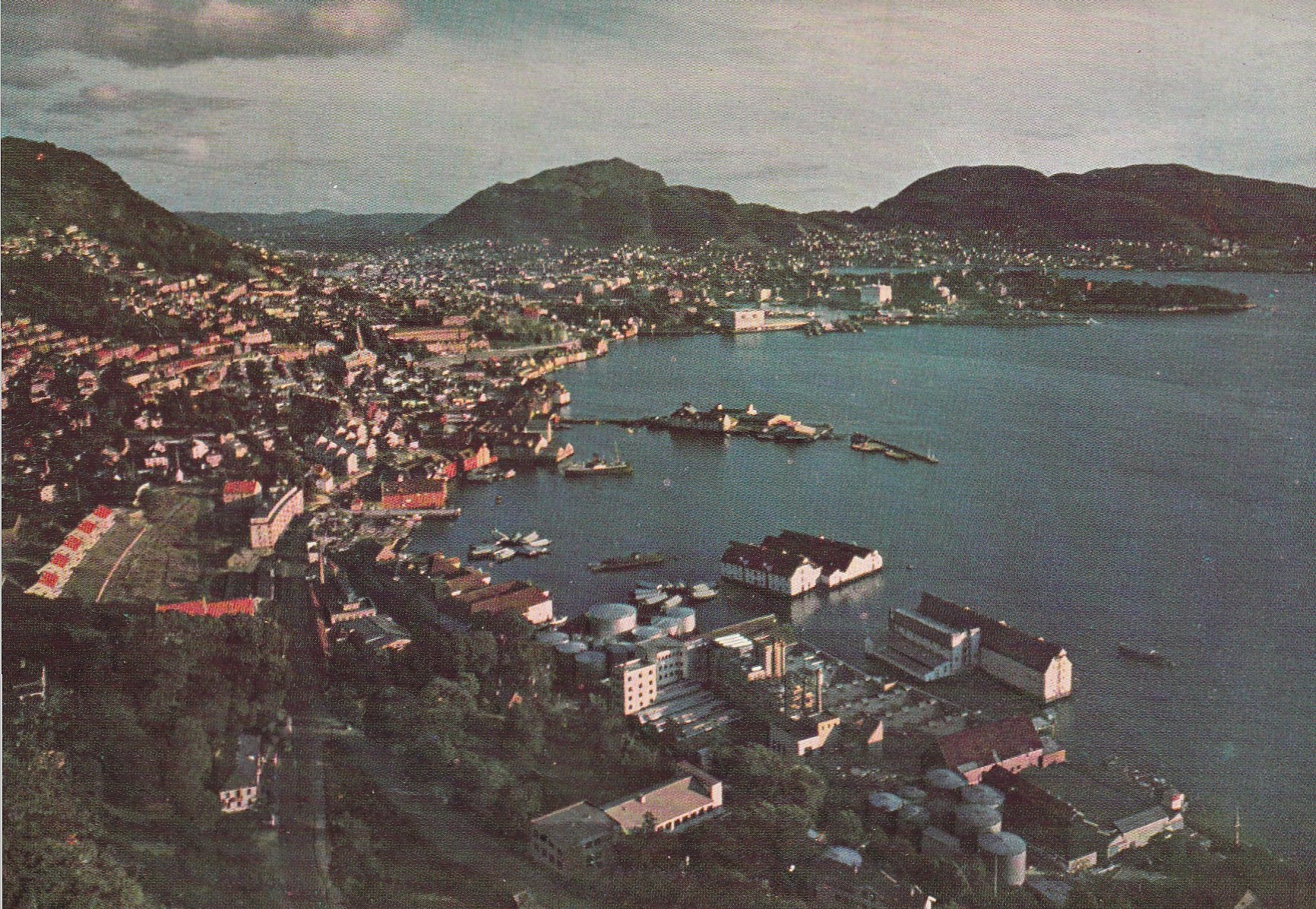 Eldre kort : Bergen fra Nord . Heiberg Andersen 15