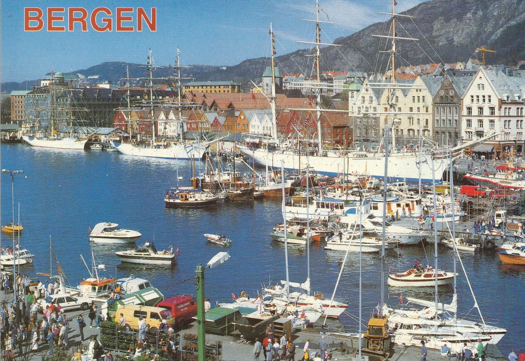 Bergen. Vågen og Bryggen . Aune F-15013-3