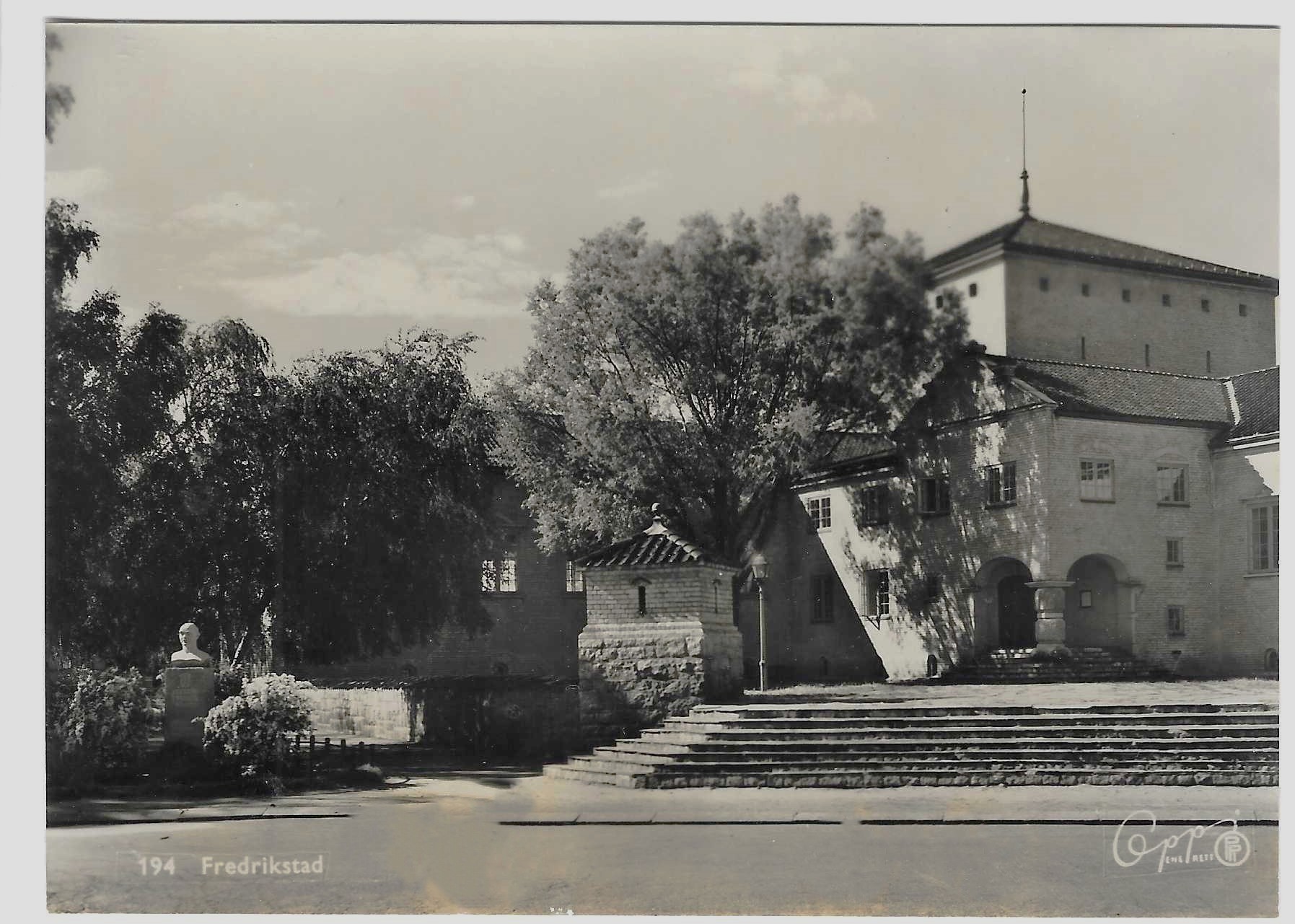 Fredrikstad. Gammel murbygning? 50t. Oppi 194