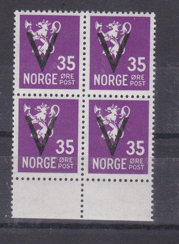 V-merke 35 øre m/vannmerke ( NK 270) 4-blokk postfrisk