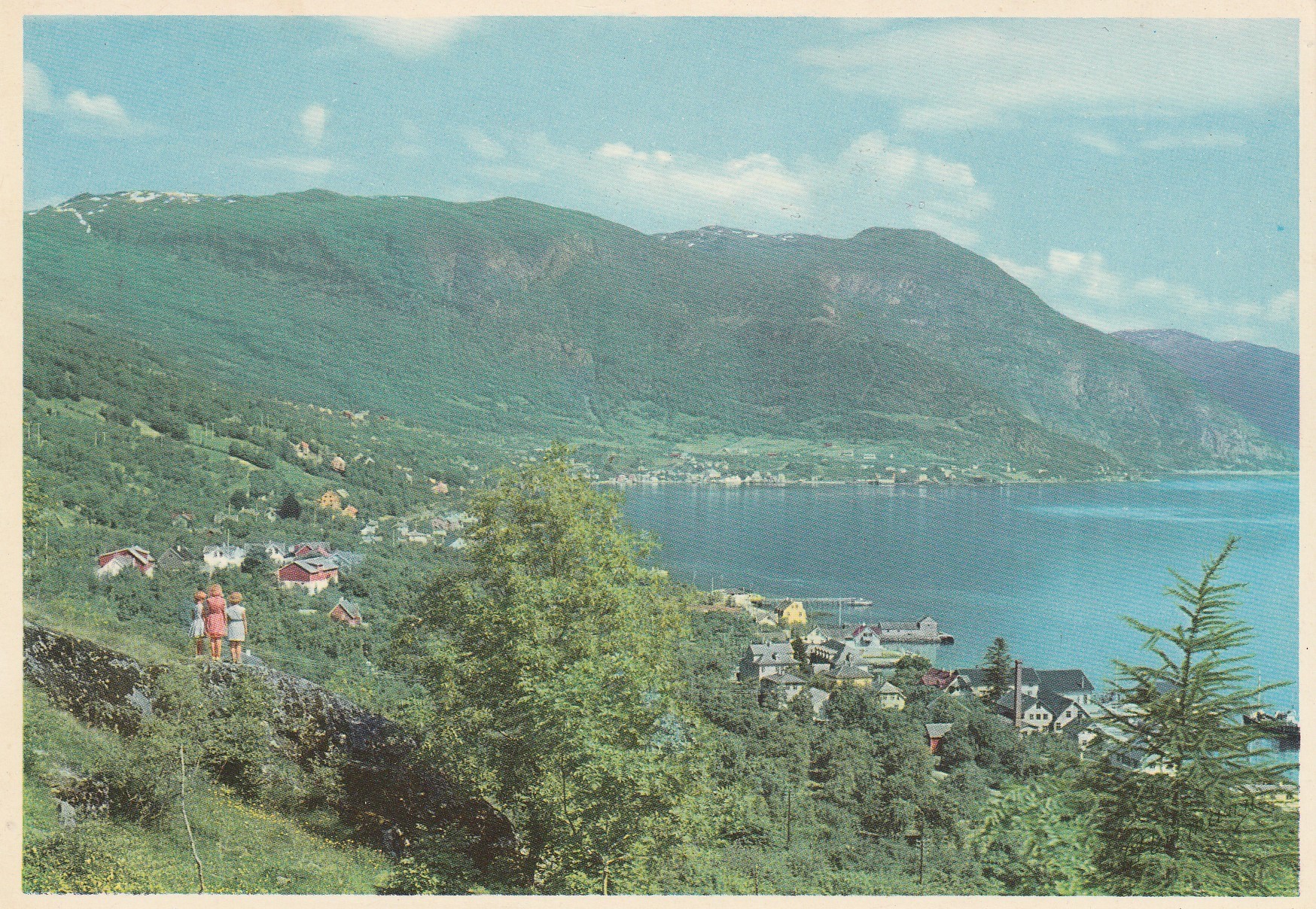 Eldre kort fra Leikanger, Sogn. Mot Hermansverk.  Normann 826