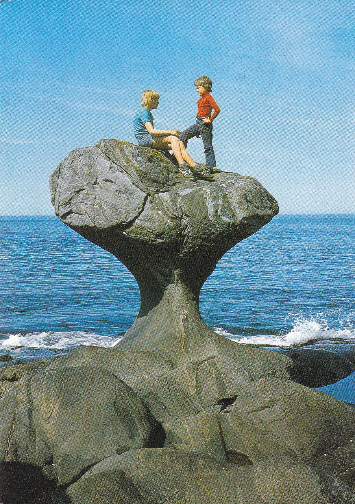 Kannesteinen ved Måløy på Vågsøy ( Aune F-8157-7)