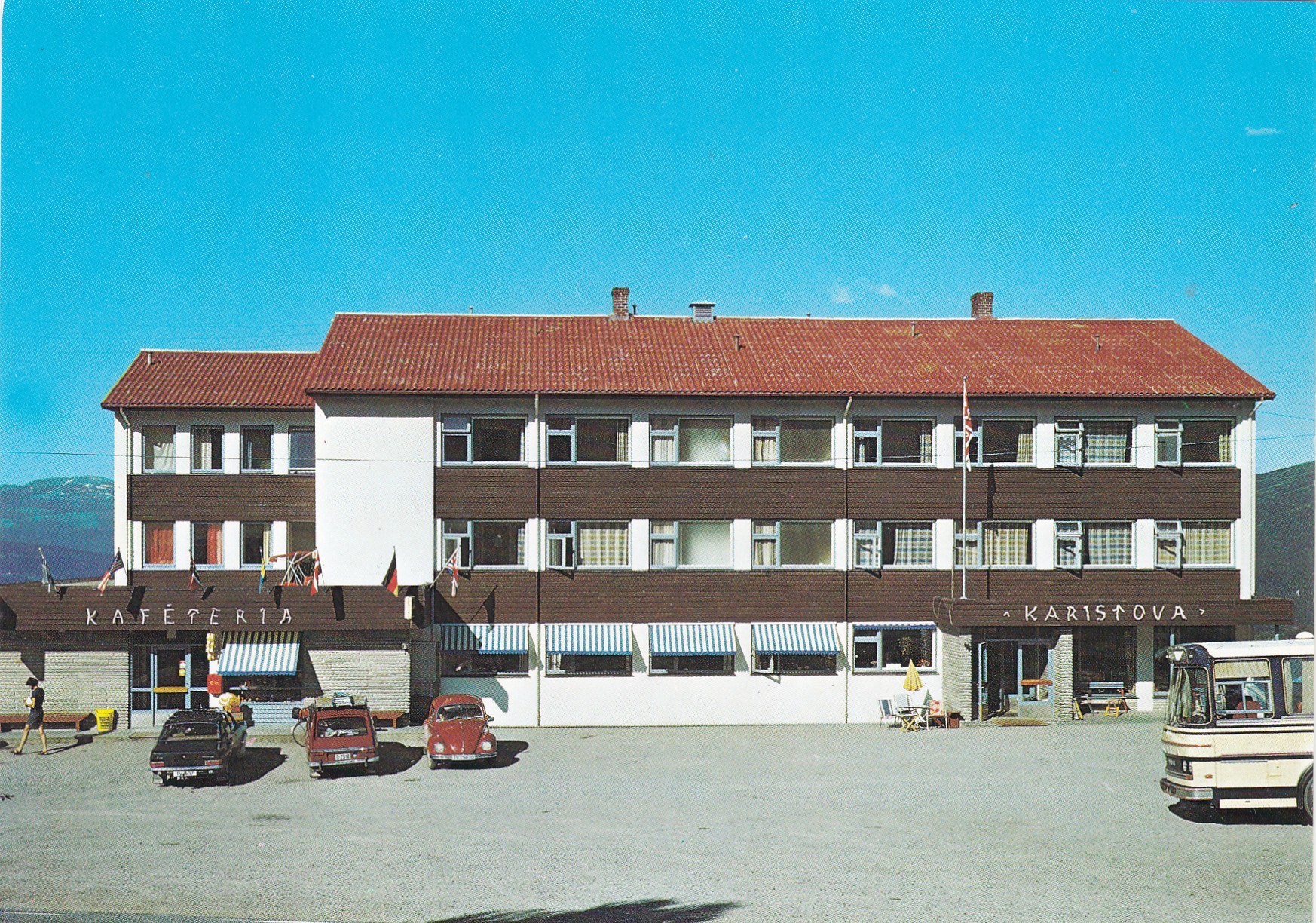 Karistova, Utvikfjellet, Nordfjord. Biler ( Normann N-37-83)