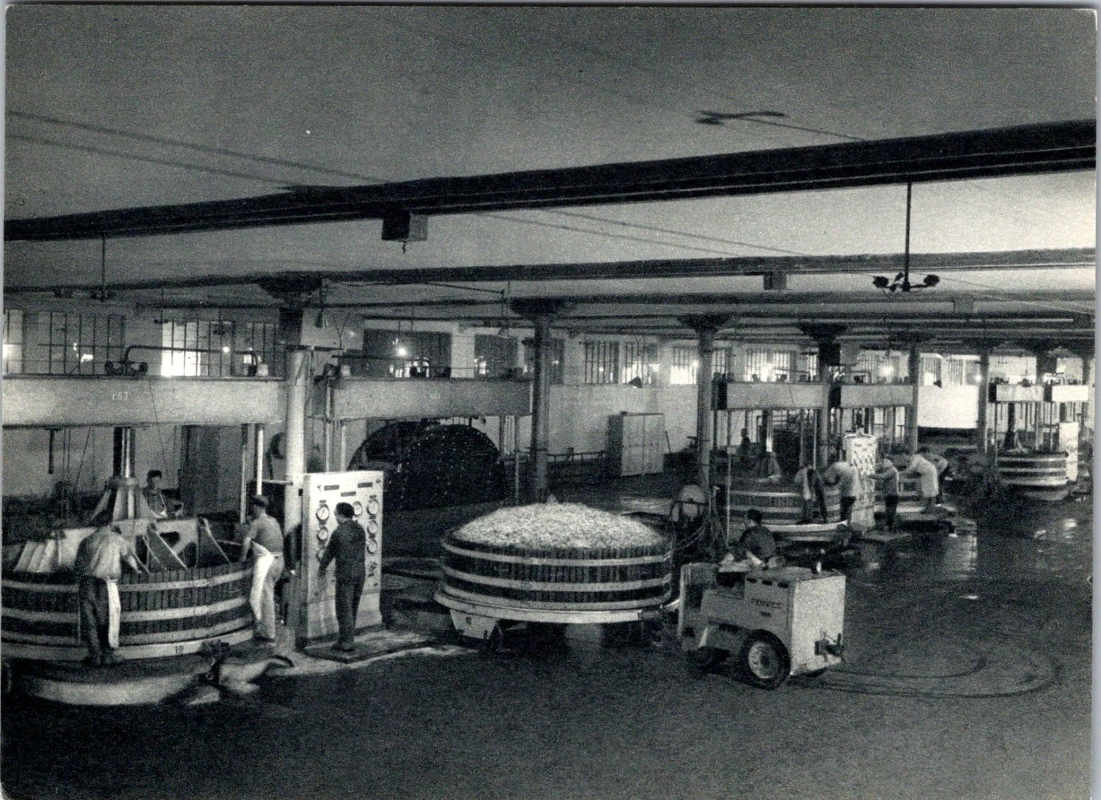 Moët & Chandon - Champagne Factory - Le Centre de Pressurage - Frankrike - Postkort