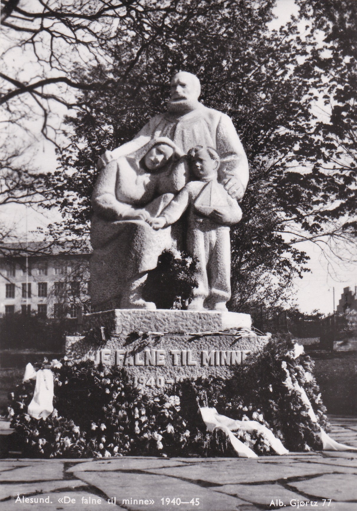 Ålesund. De falne til minne 1940-45 (Alb Gjørtz 77)