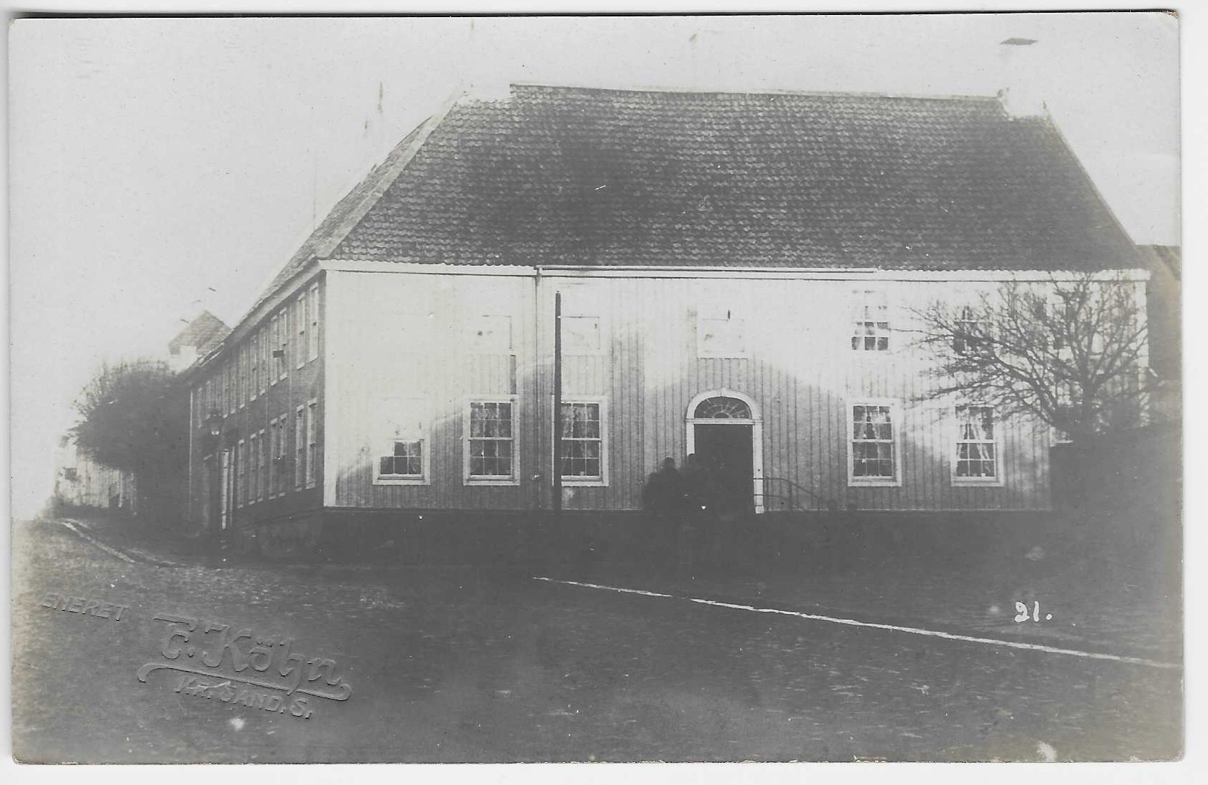 Kristiansand? Stor bygning.Småf. Eneret: F.Köhn. Kristiansand.