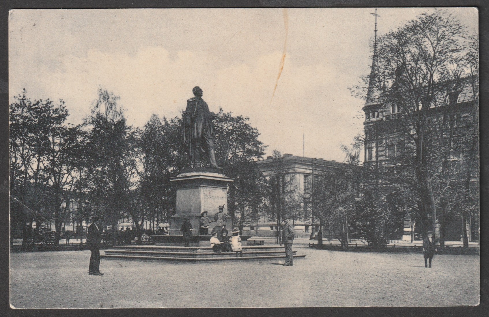 Wergelands Monumentet, P.S.E. 5