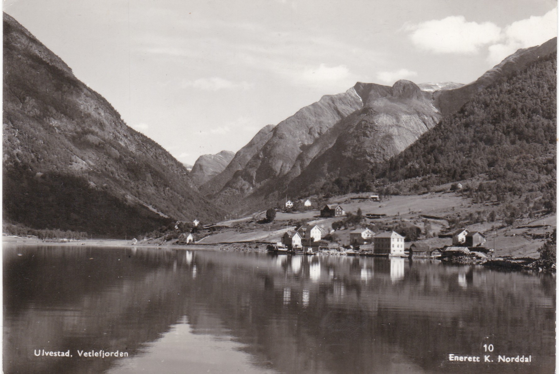 Ulvestad. Vetlefjorden ( Enerett K. Norddal 10)