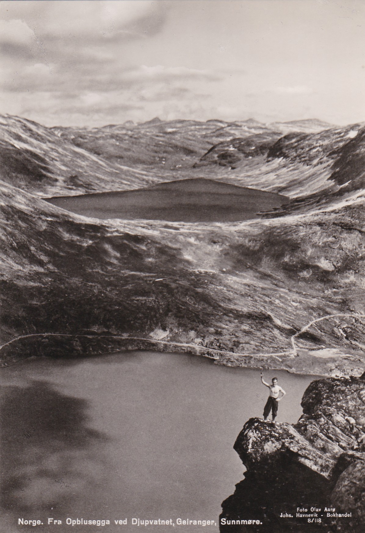 Fra Opblusegga ved Djupvatnet, Geiranger ( Olav AarøB/118)