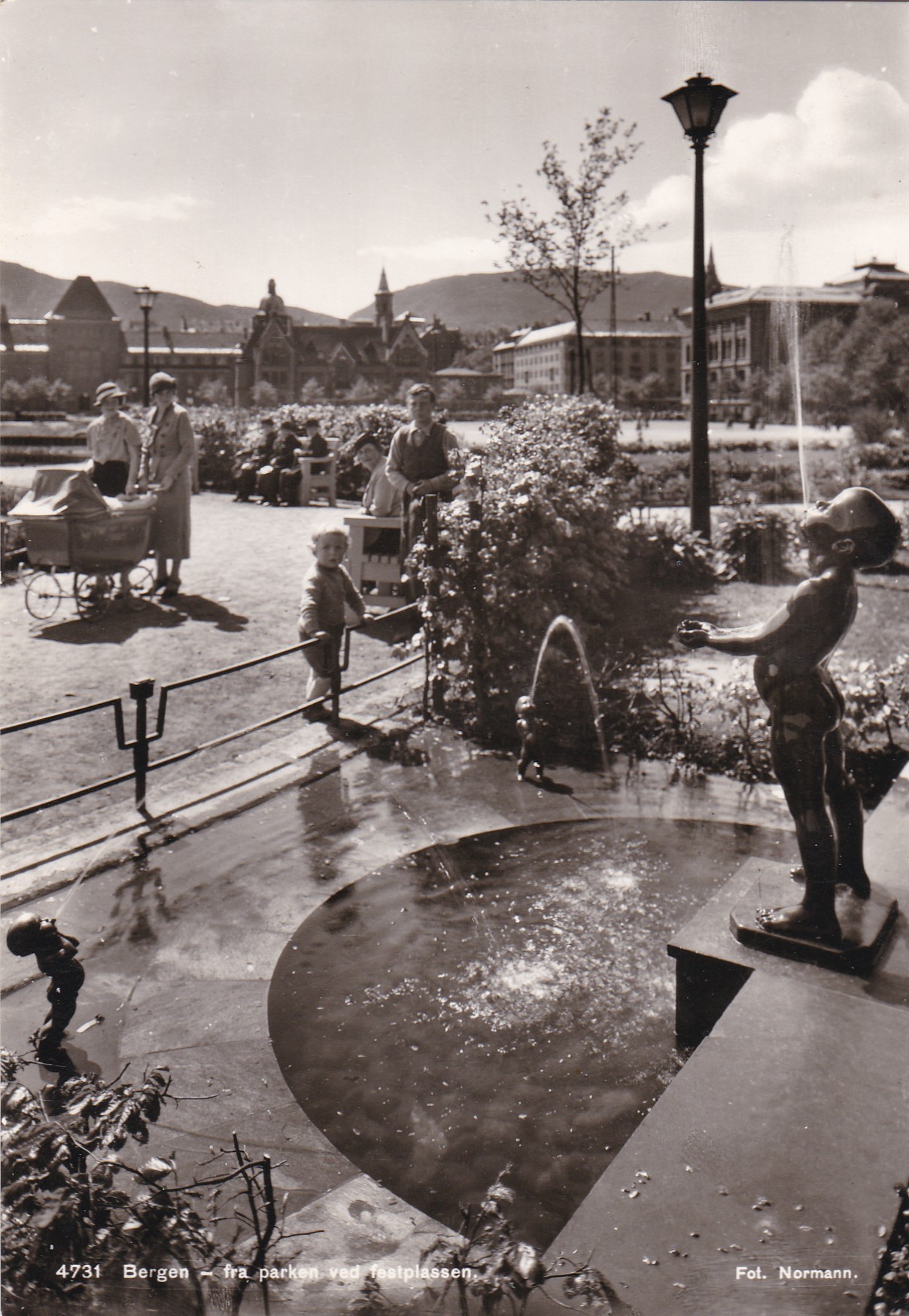 Bergen - fra parken ved festplassen ( Normann 4731)