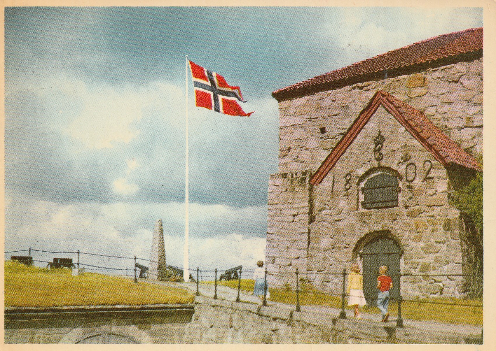 Eldre kort fra Halden. Parti fra Fredriksten festning. Aune F-225-0 ? Pst