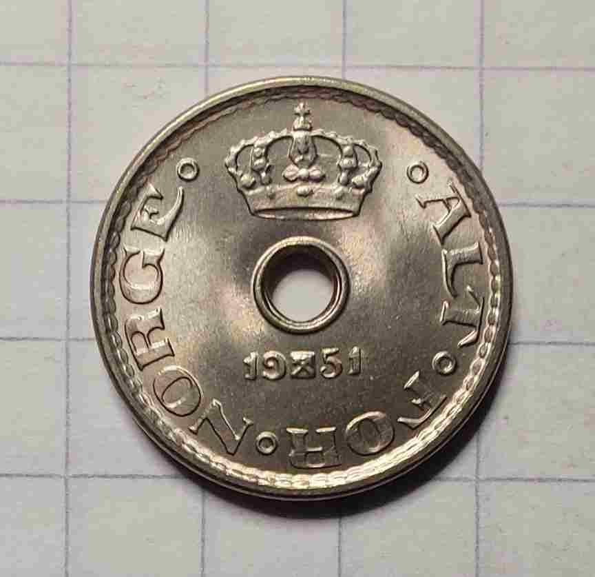 10 øre 1951 med hull. Kv. 0