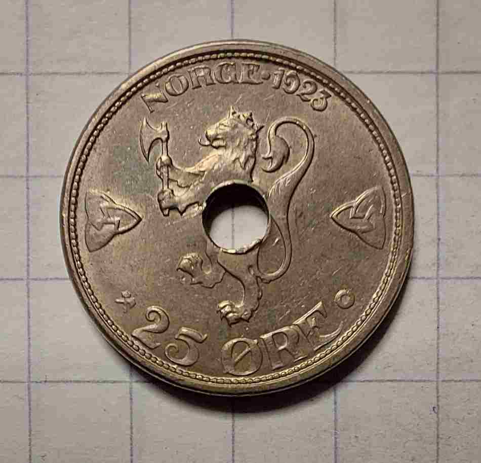 25 øre 1923 med hull. Kv. 01