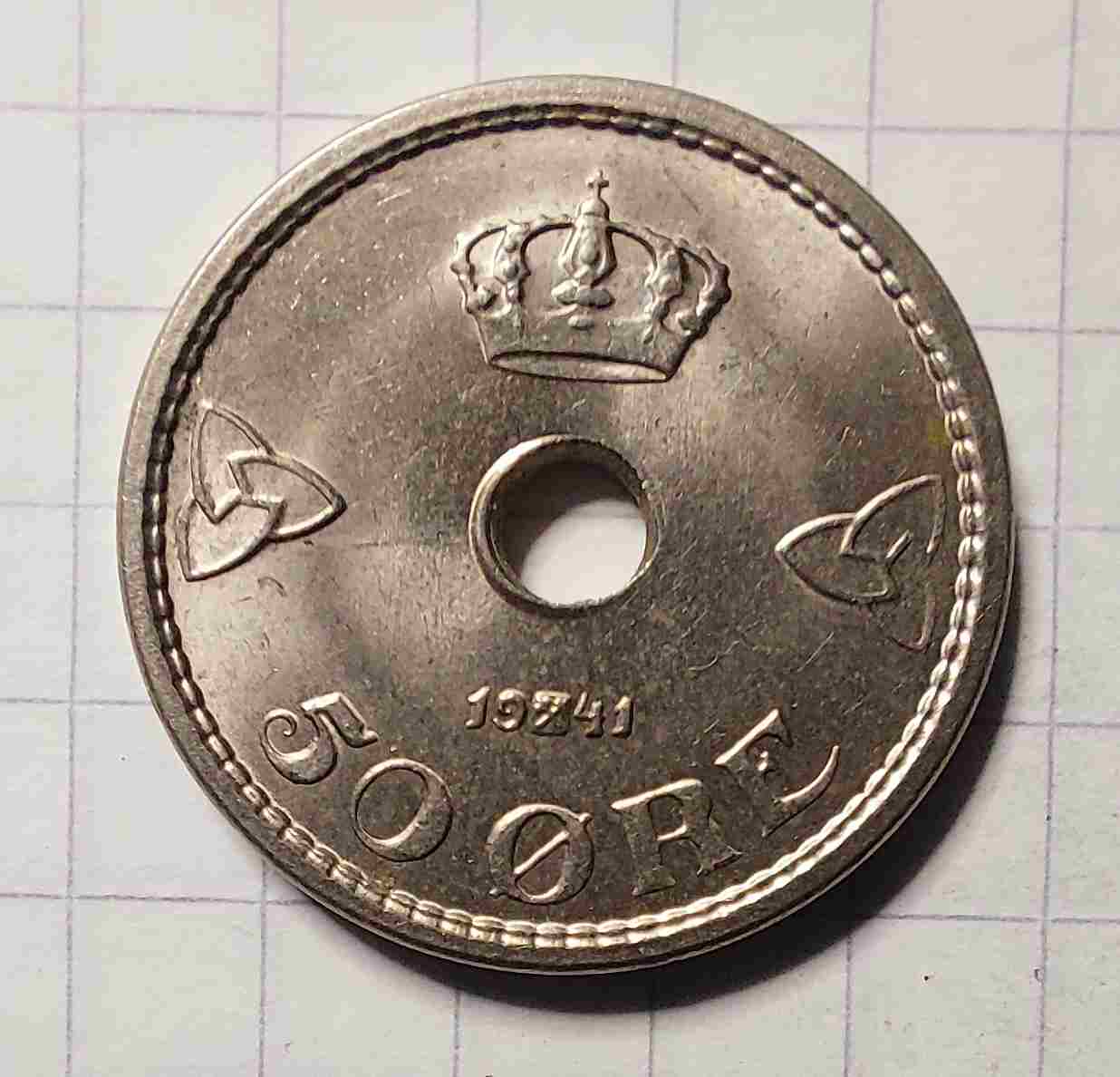 50 øre 1941 med hull. Kv. 0