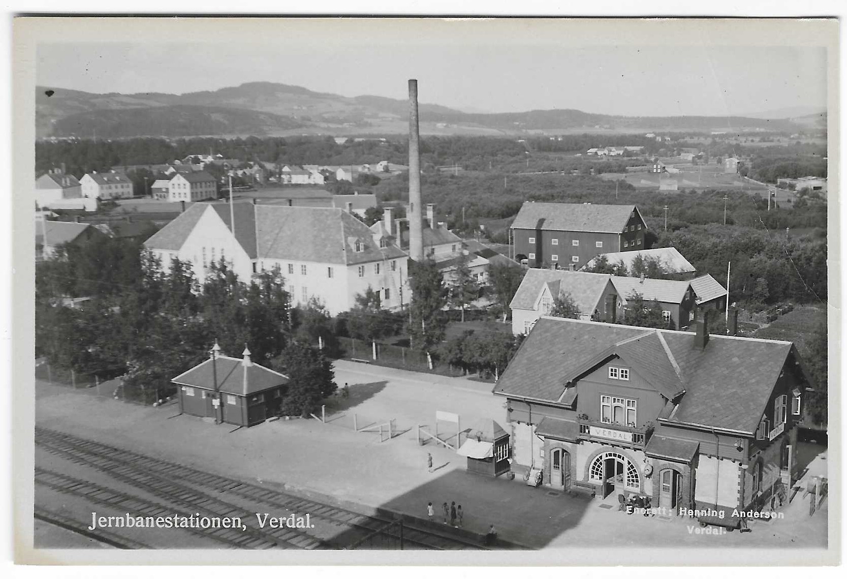 Jernabanestationen. Verdal. Småformat. Enerett: H.Andersson