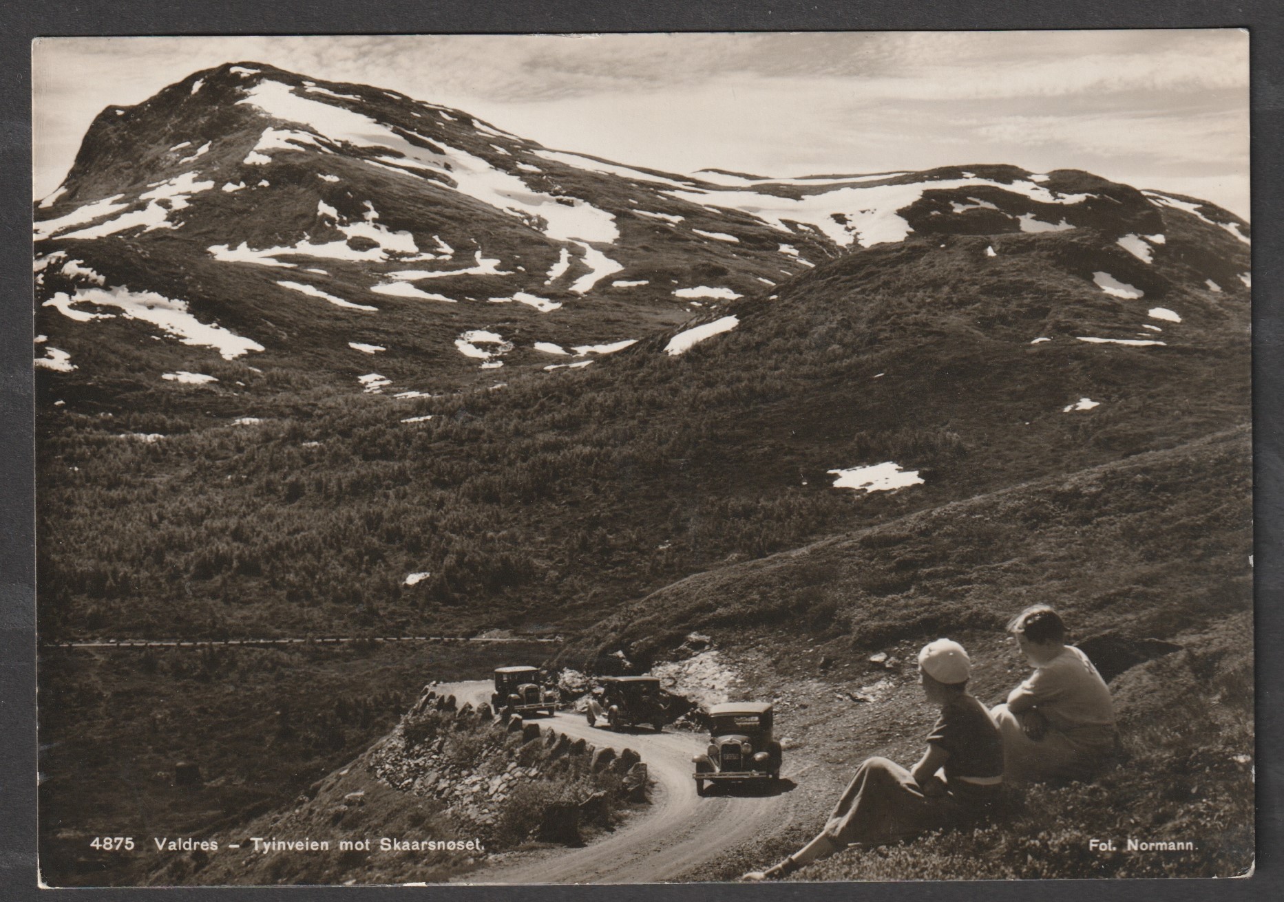 Valdres - Tyinveien mot Skaarsnøset. Normann 4875