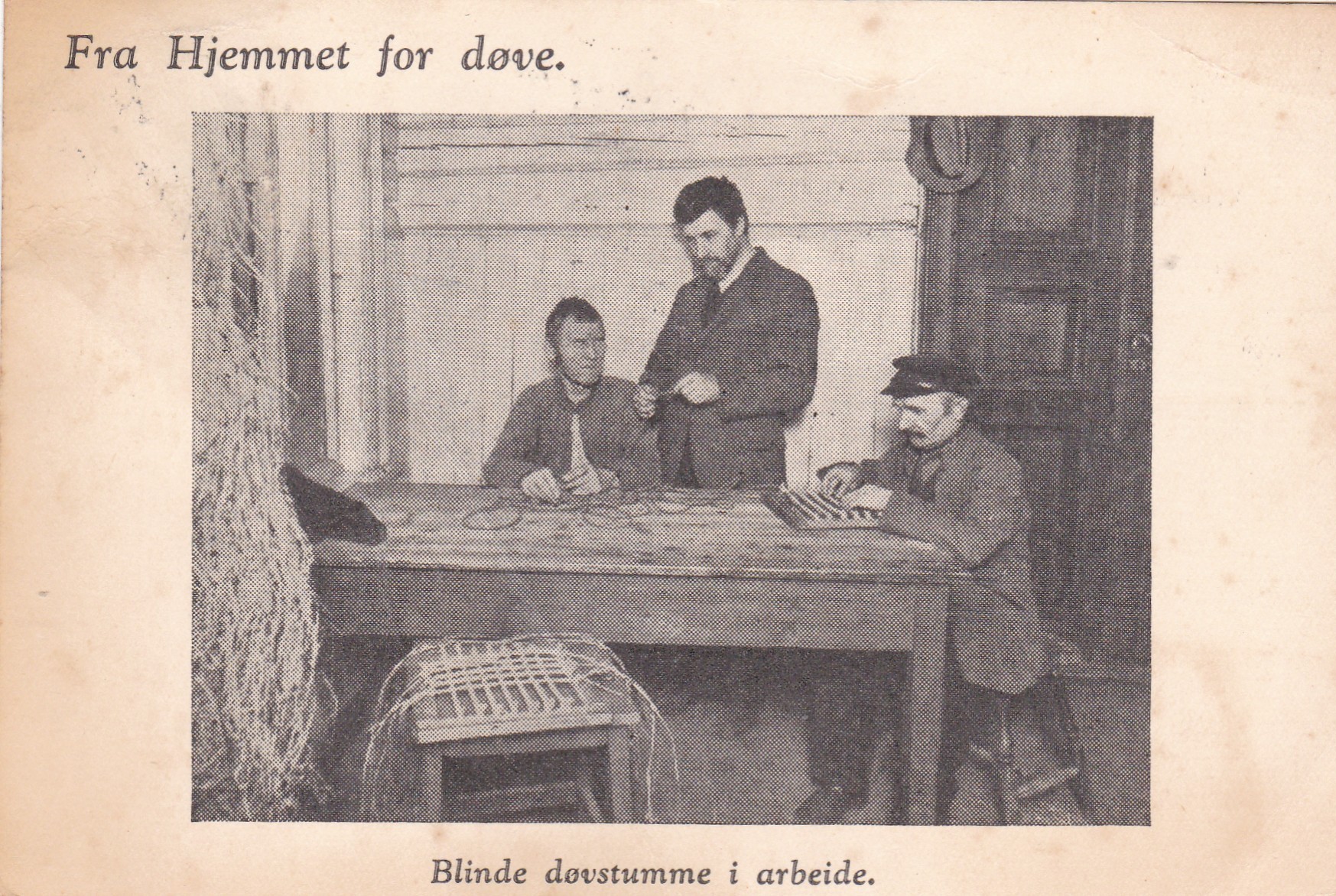 Fra hjemmet for døve. Blinde/døvstumme i arbeide.