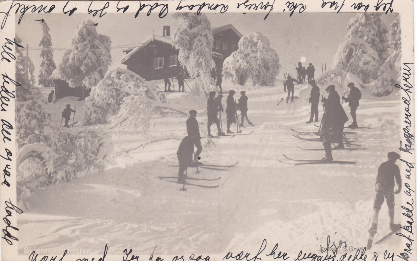Skjennungshytten. Skihopping