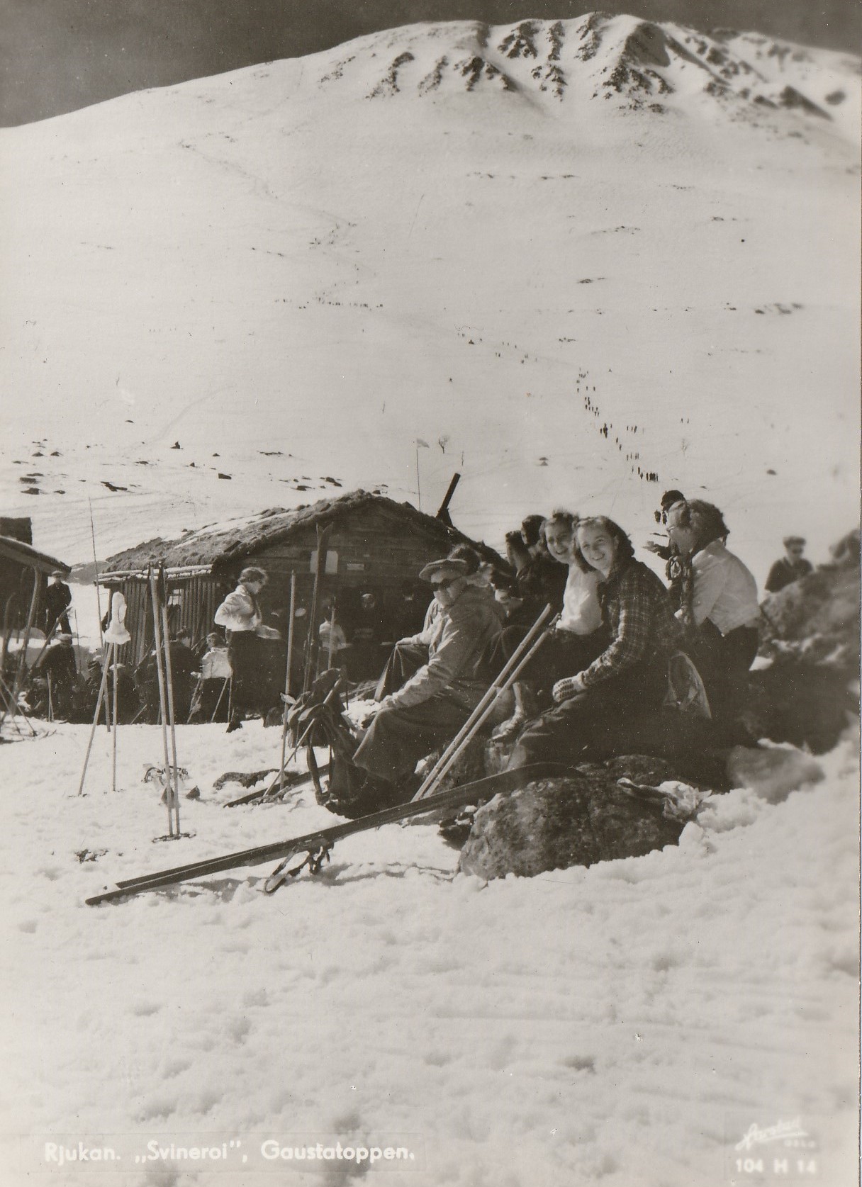 Eldre kort fra Rjukan. "Svineroi" , Gaustatoppen . Harstad 104 H 14 / Norsk arbeide