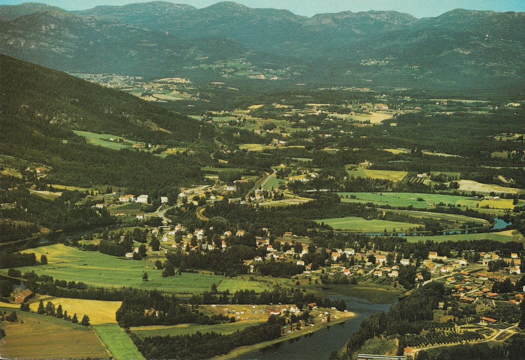 Eldre kort fra Gvarv , Telemark.  Fjellanger/Widerøe 217288 6496