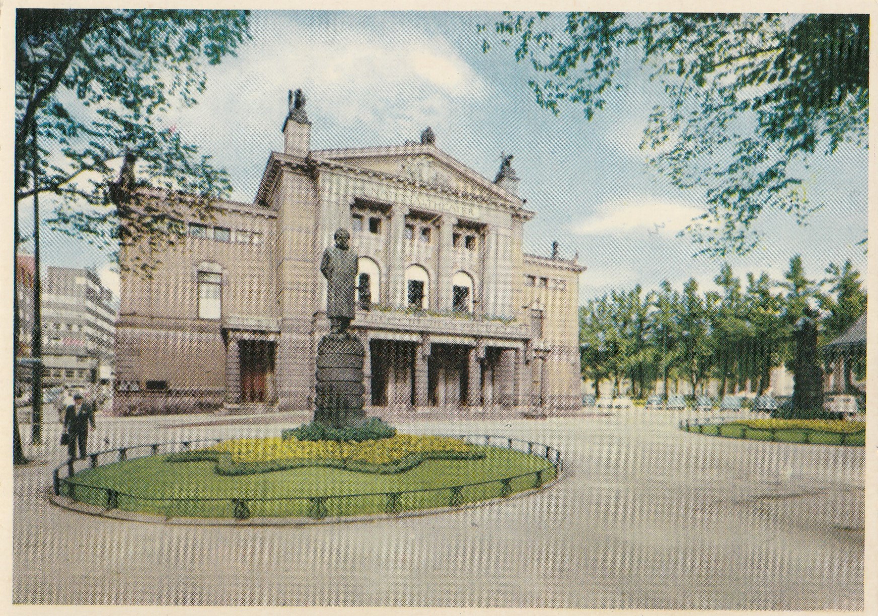 Eldre kort fra Oslo. Nationaltheatret. Kortforlaget 119