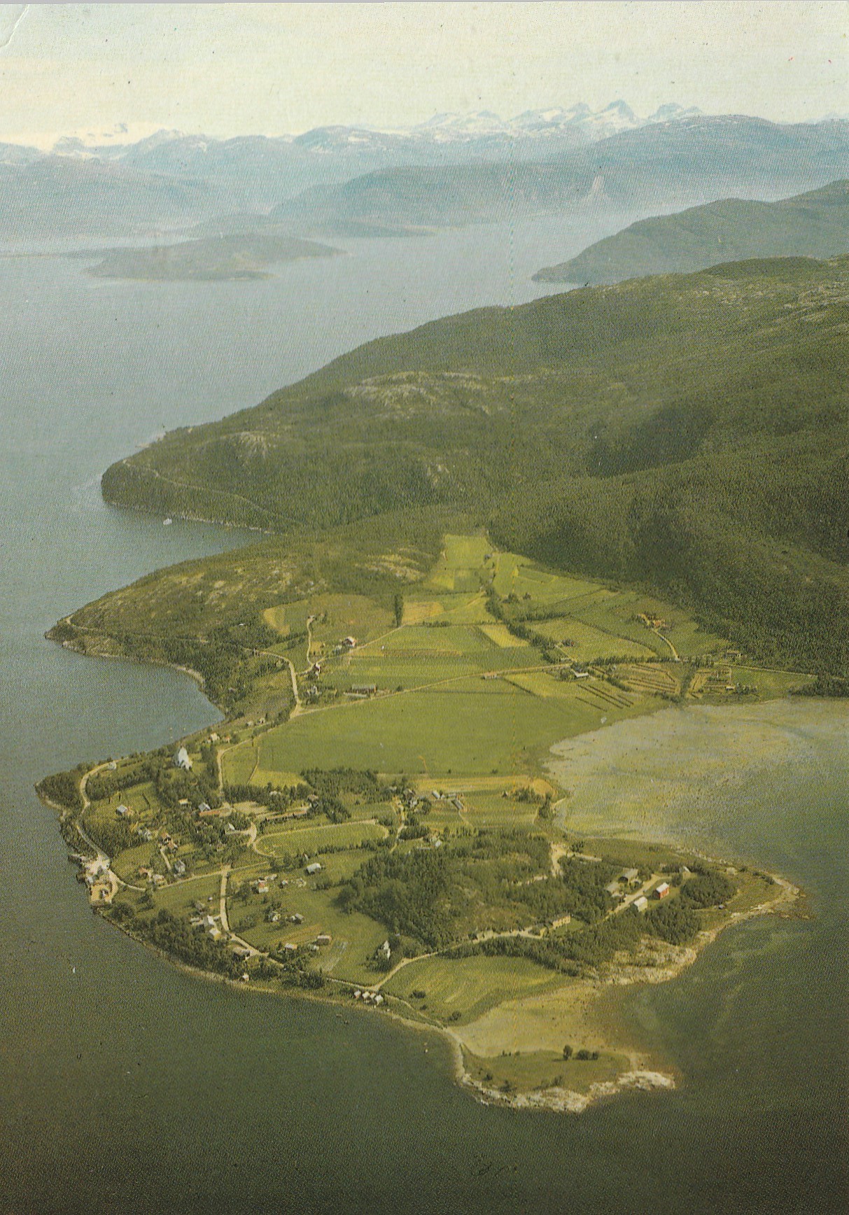 Skjerstad .  Fjellanger/Widerøe 244869