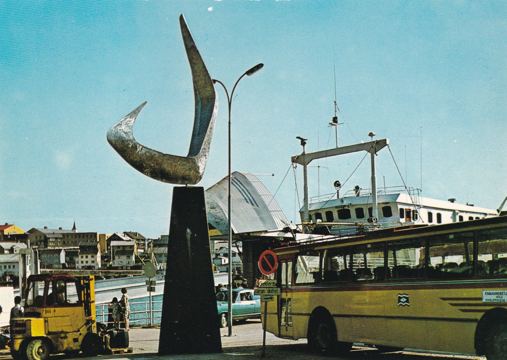 Honningsvåg. Parti fra ferjehavna ( Aune F-7885-6)