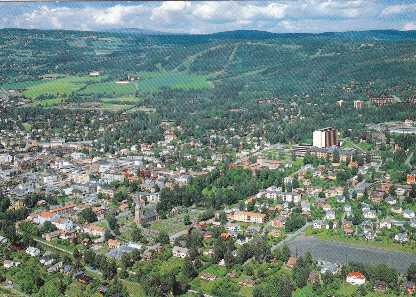 Lillehammer. Utsikt over byen ( Aune F-9963-1)