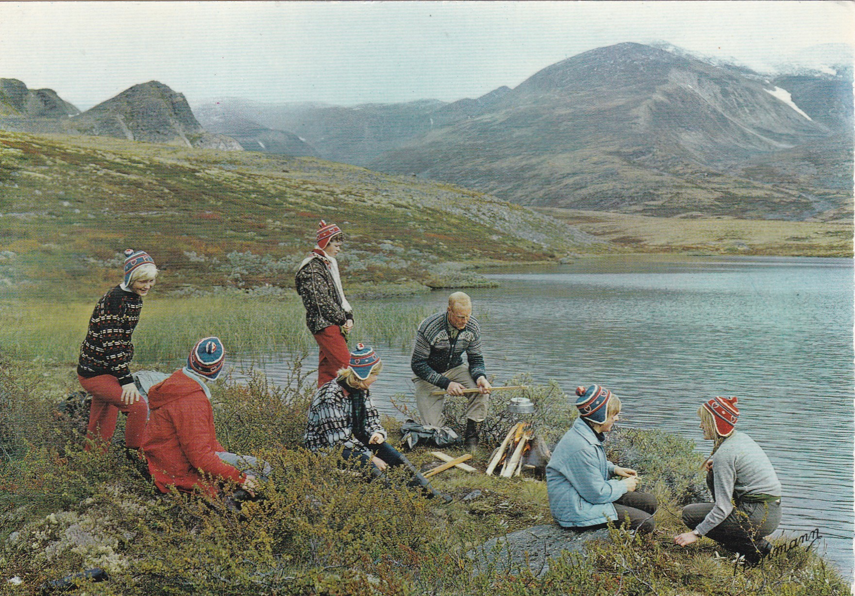 Ved Høvringsvatnet. Rondane. Rasting ( Normann G-7-42)
