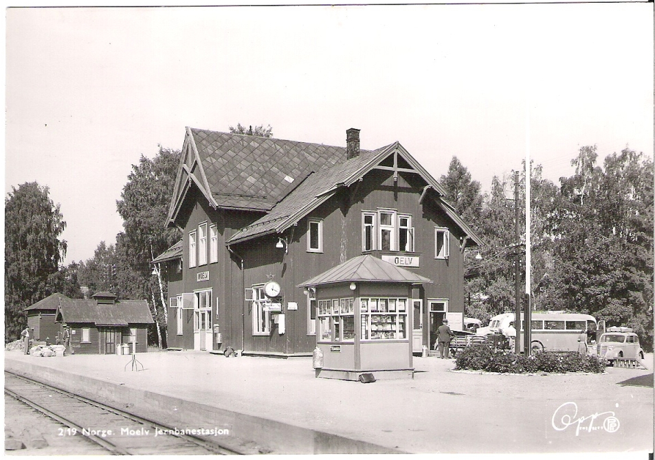 Moelv Jernbanestasjon. B.Oppi 2/19