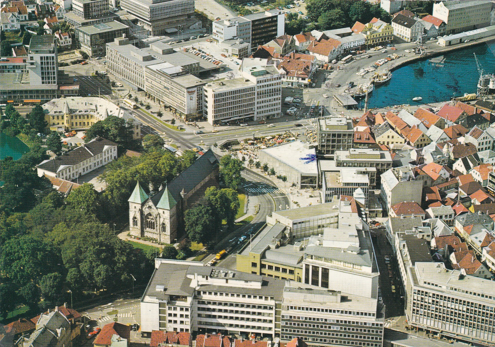 Stavanger. Domkirken sett fra fly ( Aune F-7115-4)